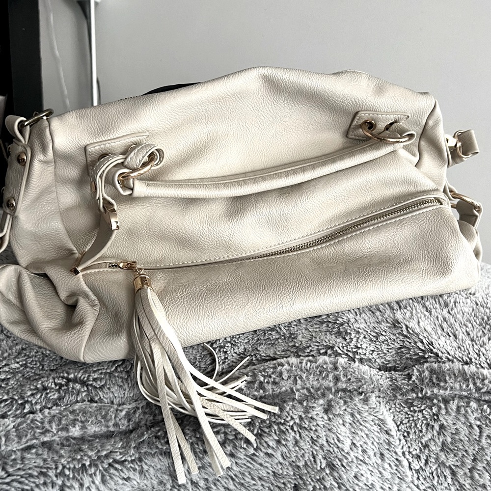 Very well taken care of purse.